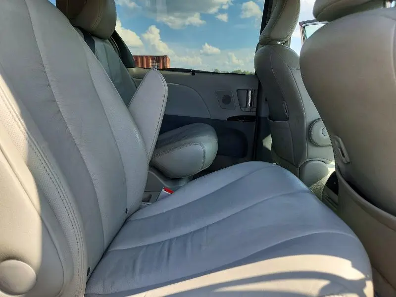 2012 TOYOTA SIENNA XLE 8-PASSENGER  