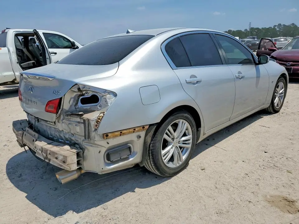 2015 INFINITI Q40 BASE  
