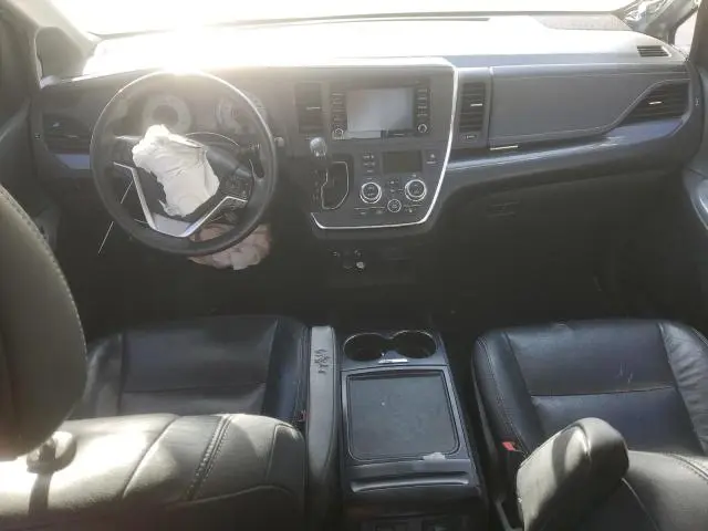2018 TOYOTA SIENNA SE  
