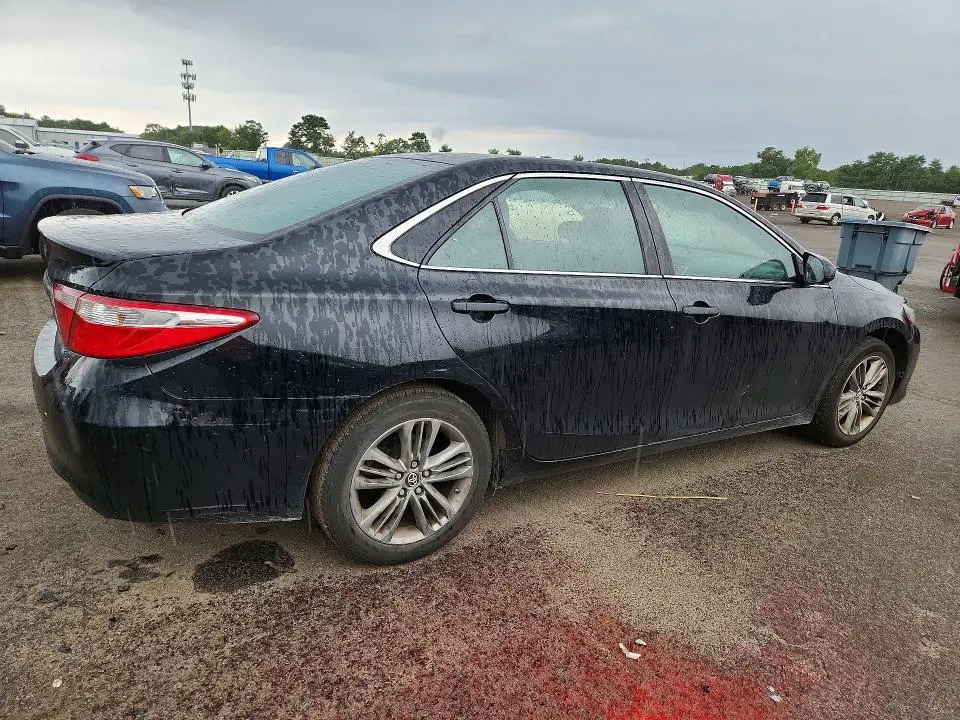 2017 TOYOTA CAMRY SE  