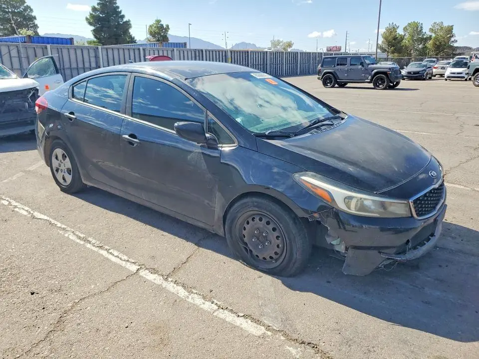 2017 KIA FORTE LX  
