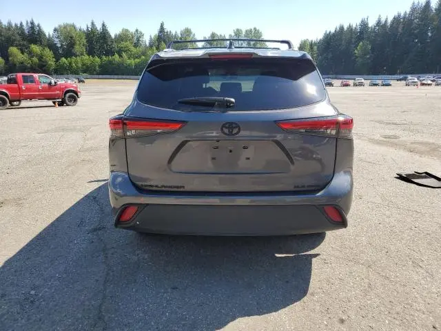 2022 TOYOTA HIGHLANDER XLE  