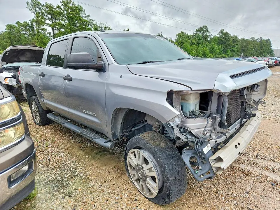 2015 TOYOTA TUNDRA CREWMAX SR5  