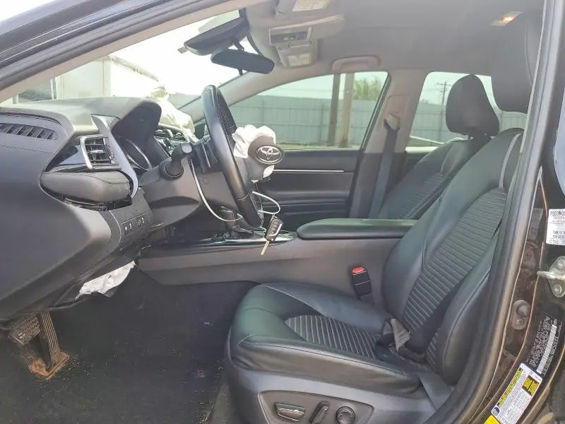 2019 TOYOTA CAMRY SE  