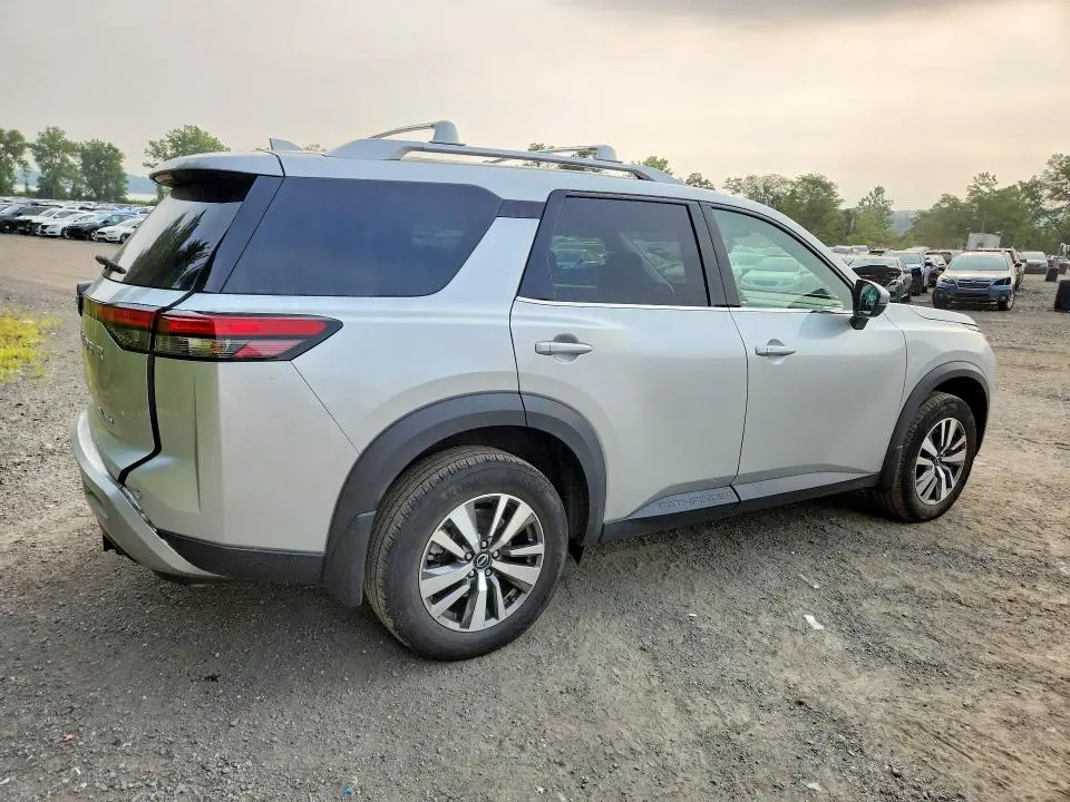 2024 NISSAN PATHFINDER SL  