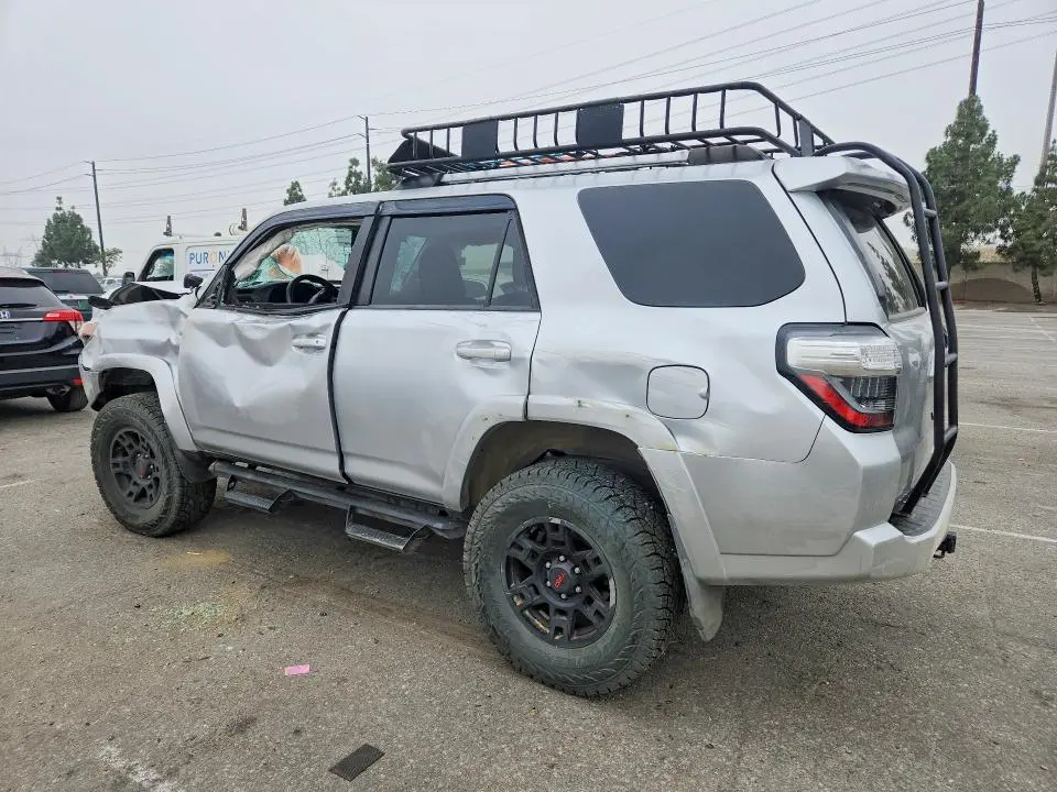 2020 TOYOTA 4RUNNER SR5  