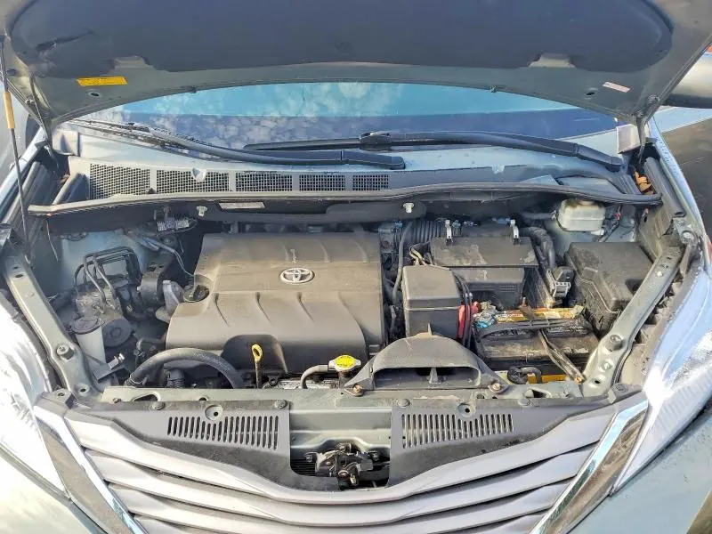 2013 TOYOTA SIENNA XLE 8-PASSENGER  