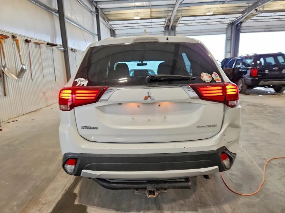 2017 MITSUBISHI OUTLANDER ES  
