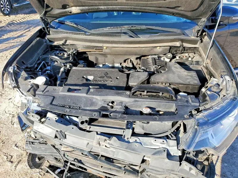 2019 MITSUBISHI OUTLANDER SE  