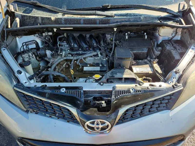2013 TOYOTA SIENNA LE  