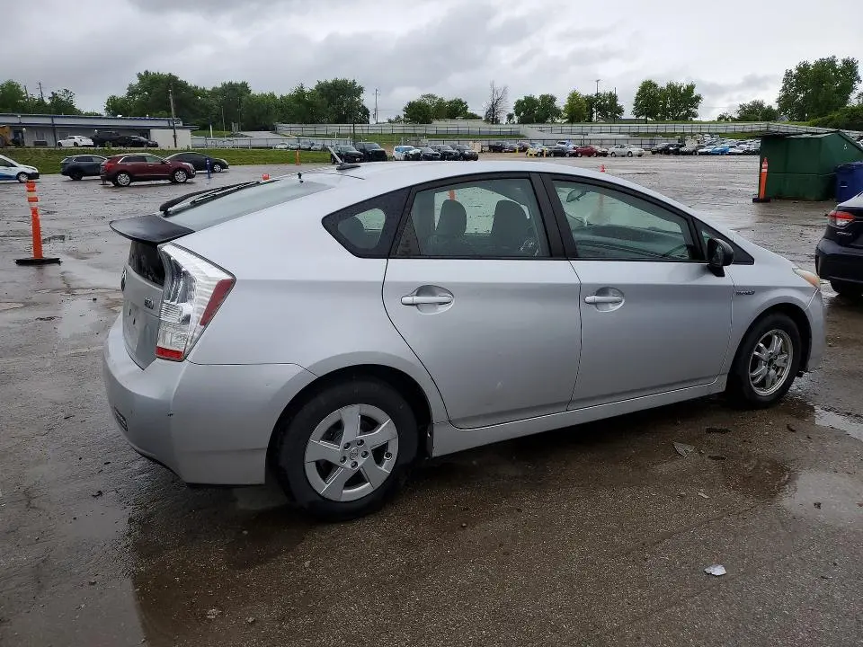 2010 TOYOTA PRIUS III  