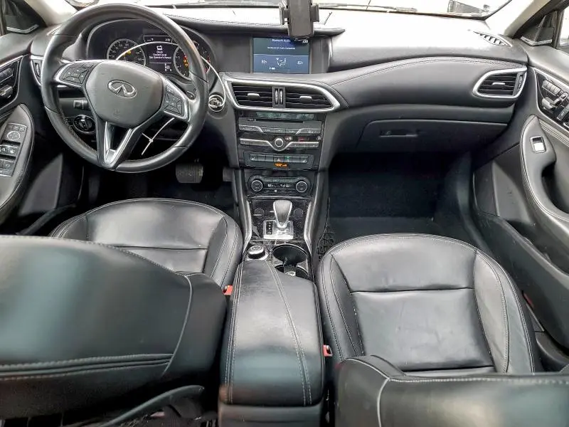 2018 INFINITI QX30 BASE  