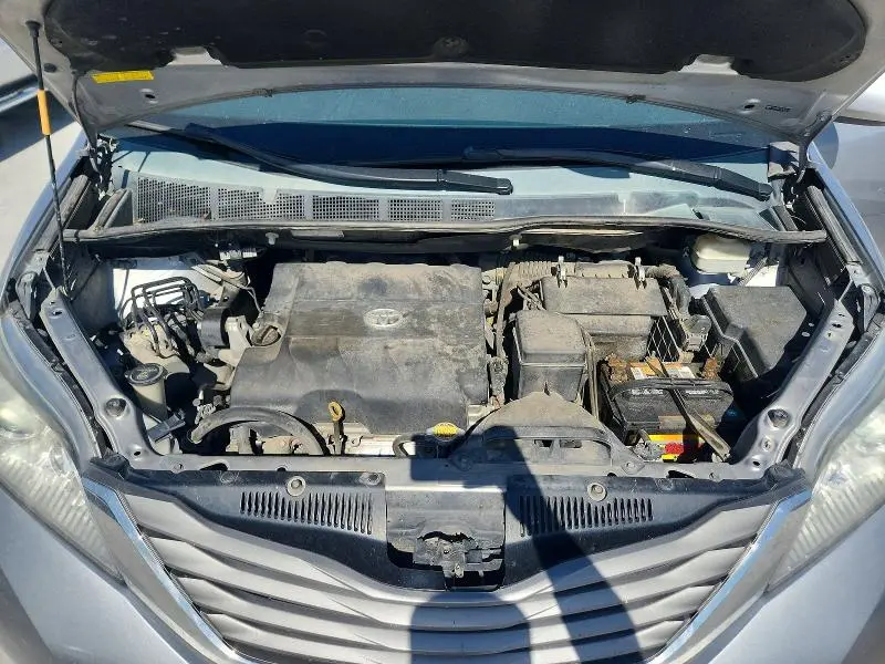 2013 TOYOTA SIENNA XLE 8-PASSENGER  