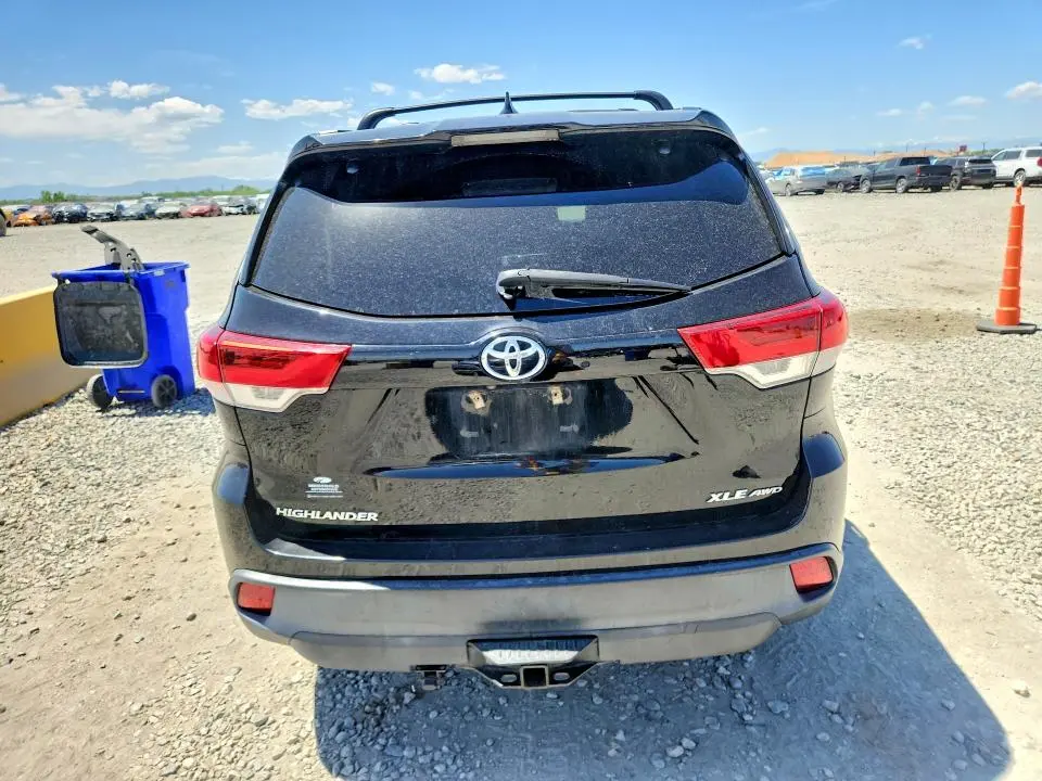 2018 TOYOTA HIGHLANDER XLE  