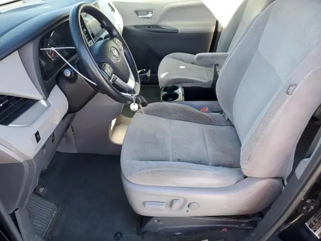 2016 TOYOTA SIENNA LE  