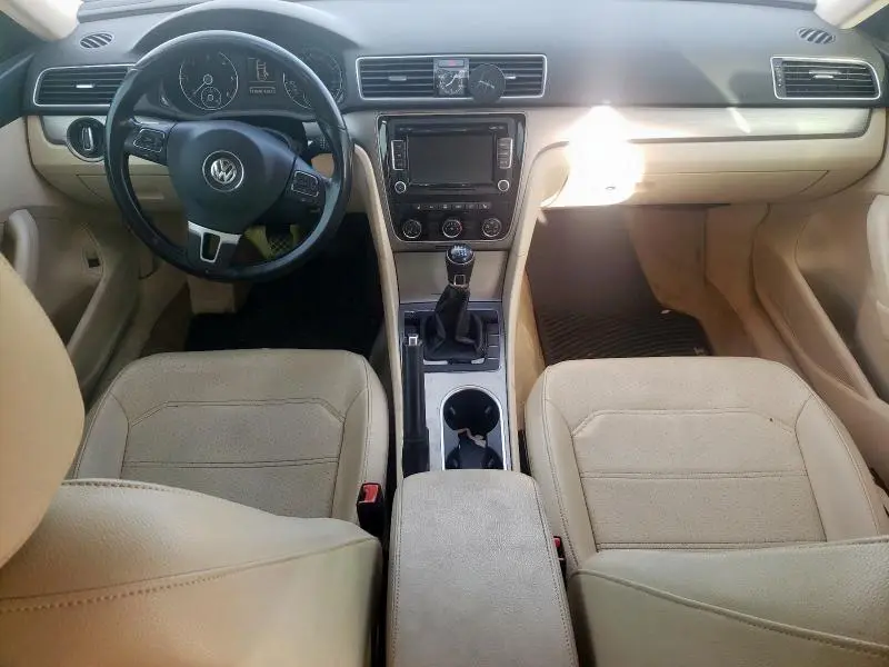 2015 VOLKSWAGEN PASSAT SE  