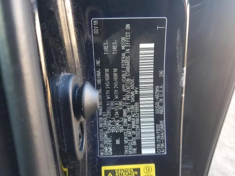 2019 TOYOTA HIGHLANDER LE  