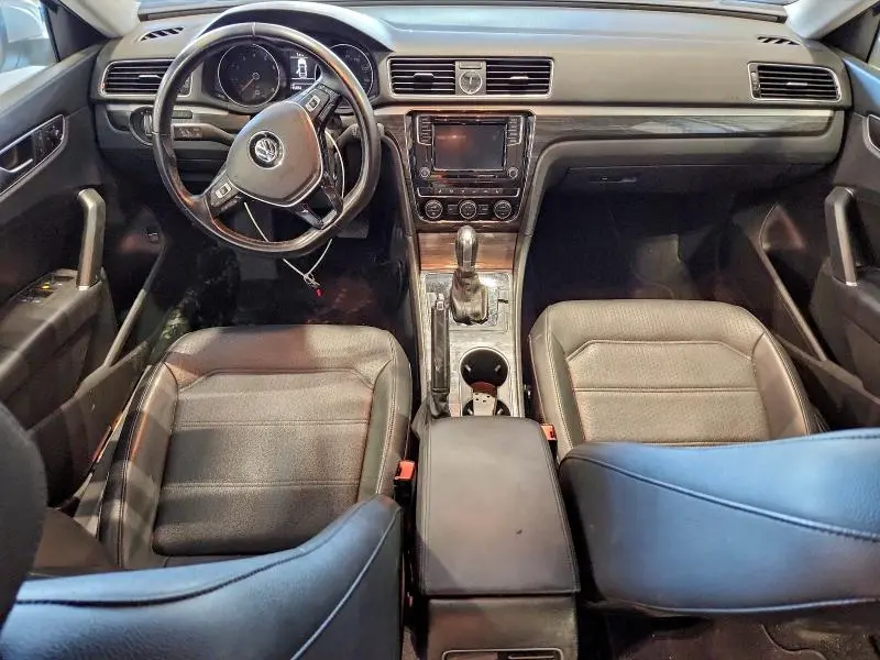 2016 VOLKSWAGEN PASSAT SE  