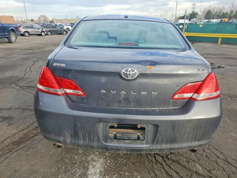 2010 TOYOTA AVALON XL  
