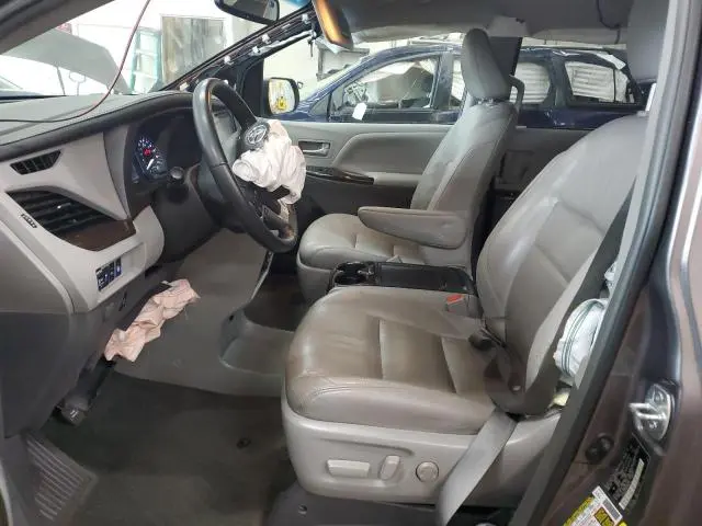 2017 TOYOTA SIENNA XLE