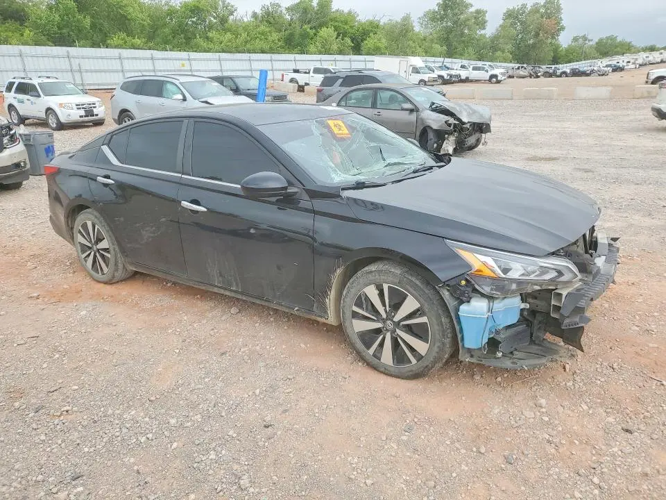 2022 NISSAN ALTIMA SV  