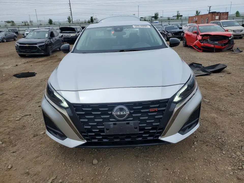 2023 NISSAN ALTIMA SR  