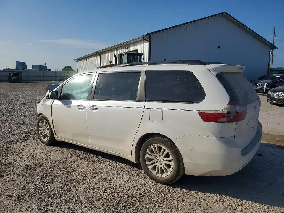 2017 TOYOTA SIENNA XLE PREMIUM 8-PASSENGER  