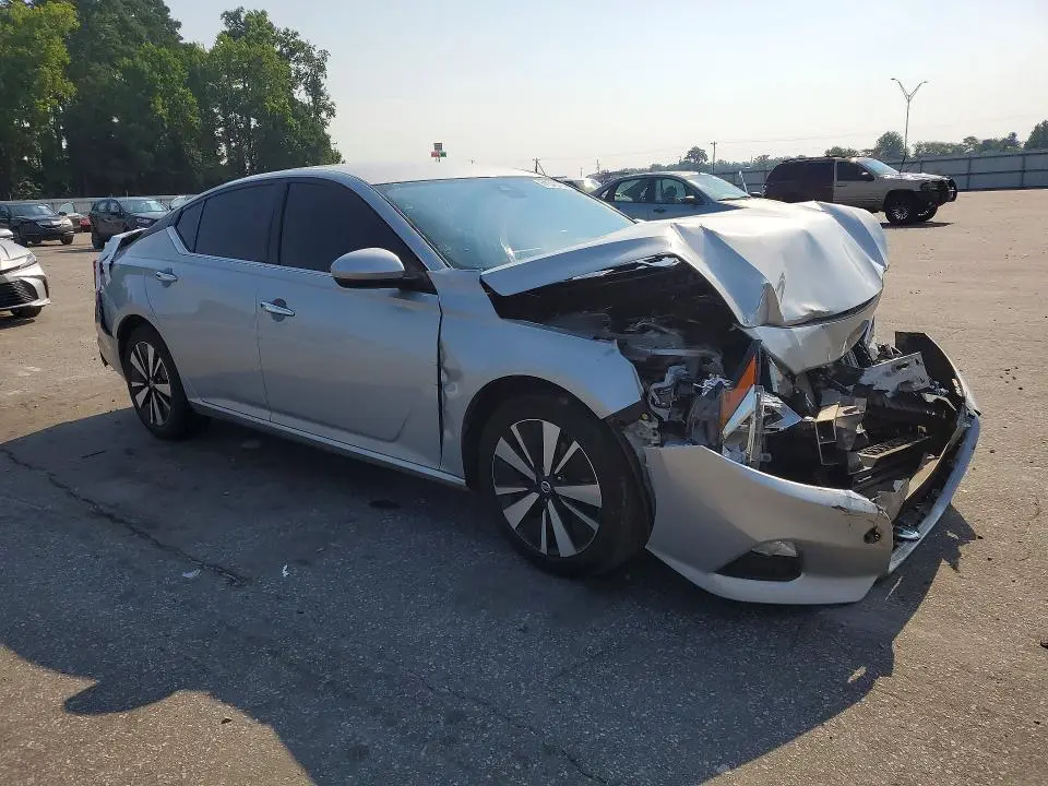 2022 NISSAN ALTIMA SV  