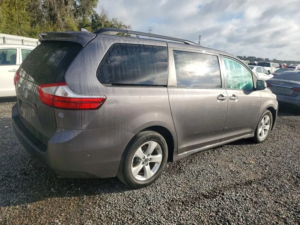 2018 TOYOTA SIENNA LE  