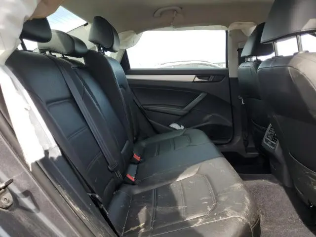 2013 VOLKSWAGEN PASSAT SE  