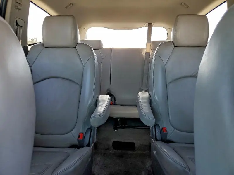 2011 CHEVROLET TRAVERSE LT  