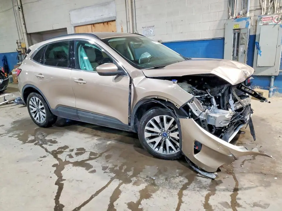 2021 FORD ESCAPE TITANIUM  