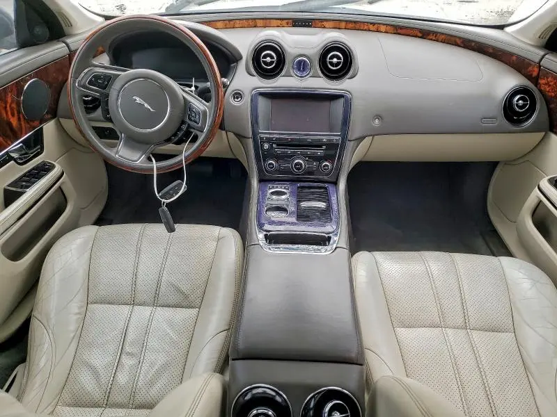 2012 JAGUAR XJ   
