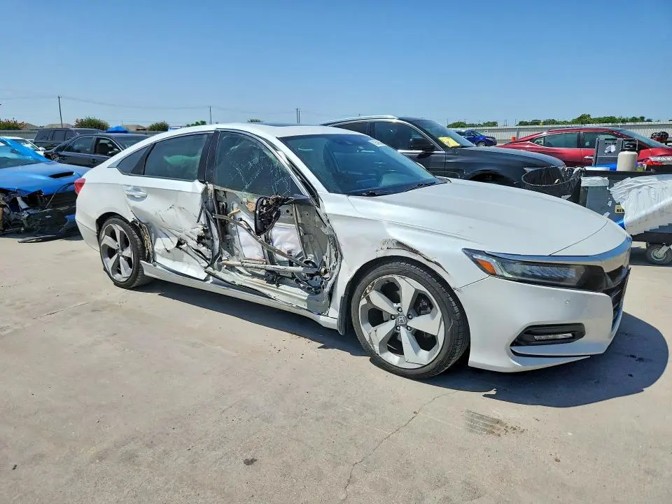 2019 HONDA ACCORD TOURING  