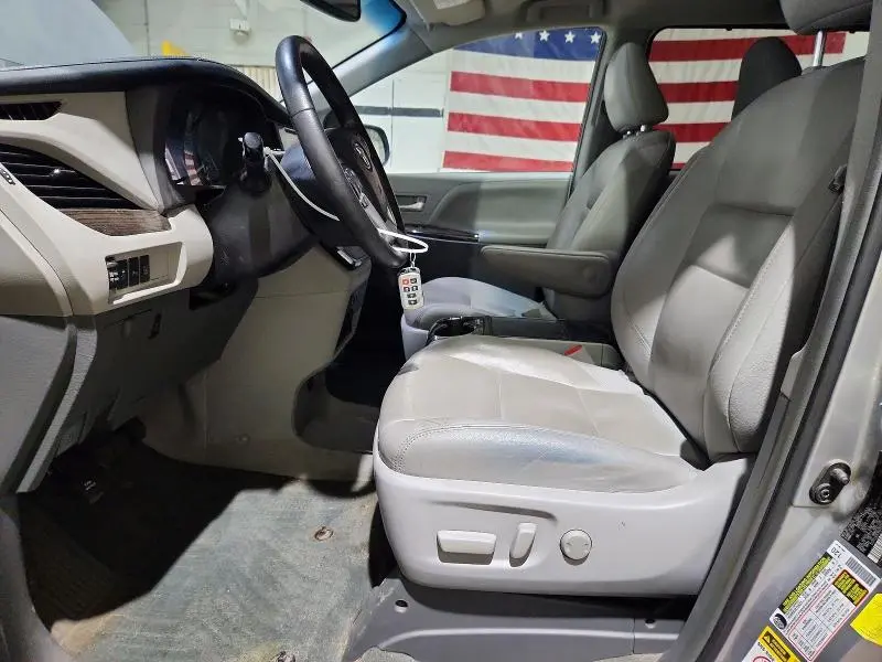 2017 TOYOTA SIENNA XLE 8-PASSENGER  
