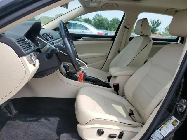 2017 VOLKSWAGEN PASSAT SE  