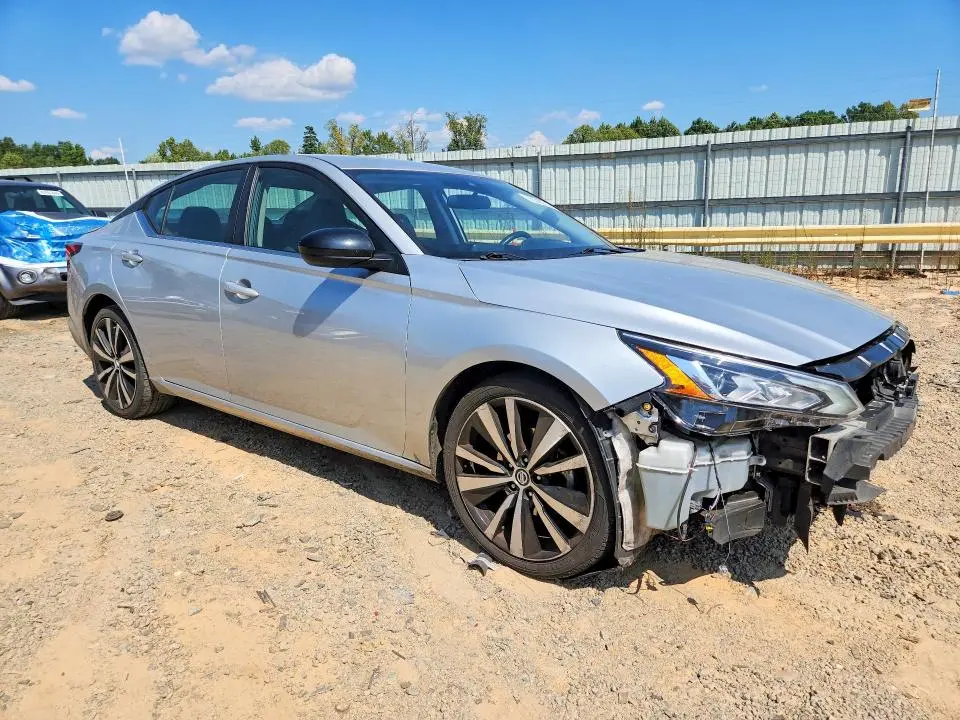 2022 NISSAN ALTIMA SR  