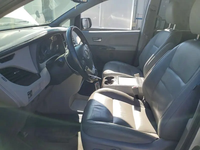 2019 TOYOTA SIENNA XLE 8-PASSENGER  