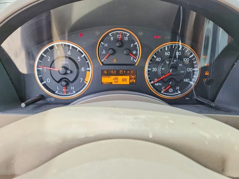 2011 NISSAN TITAN SV  