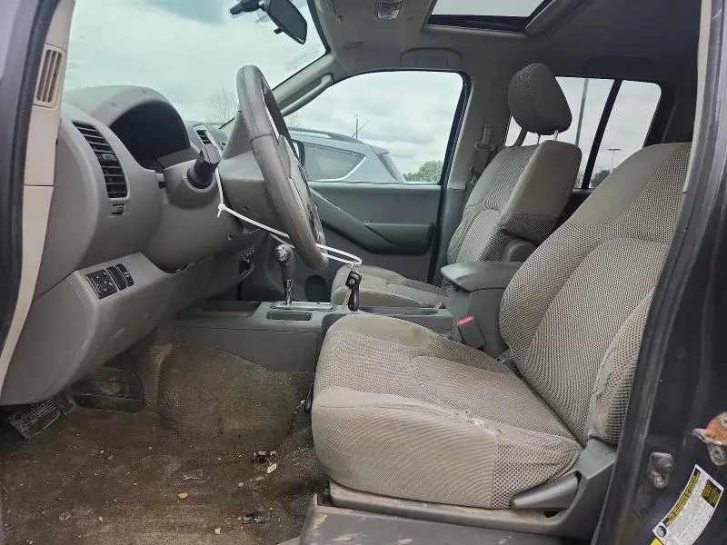 2010 NISSAN FRONTIER SE V6  