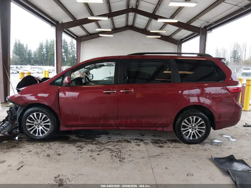 2018 TOYOTA SIENNA XLE 8 PASSENGER