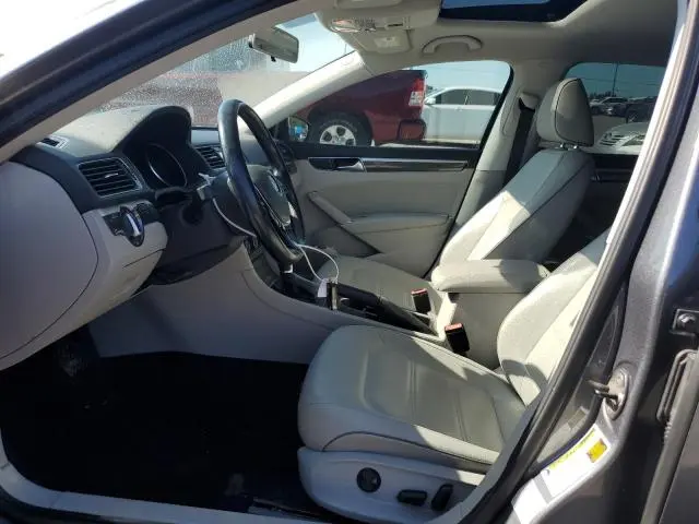 2017 VOLKSWAGEN PASSAT SE  