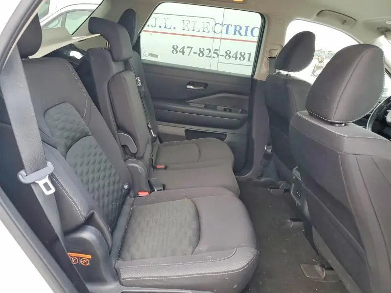 2022 NISSAN PATHFINDER SV  