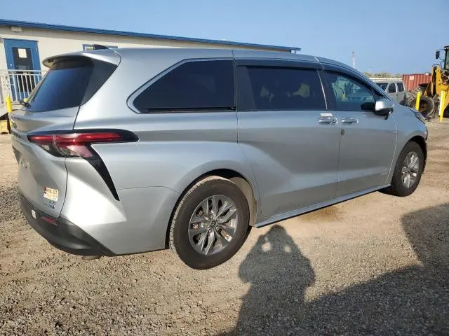 2021 TOYOTA SIENNA LE  