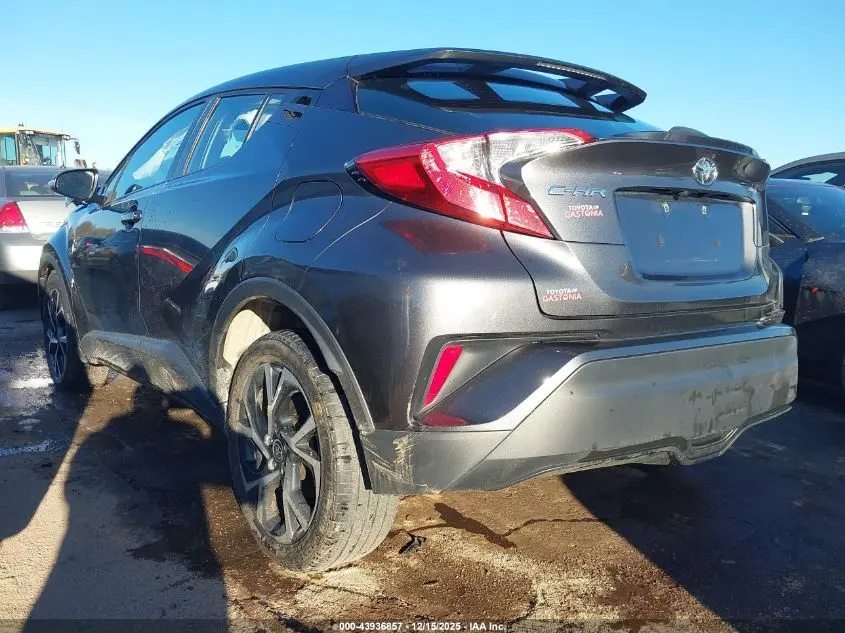 2022 TOYOTA C-HR XLE