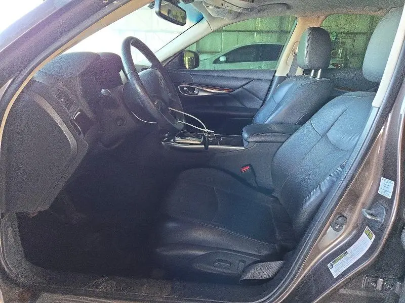 2017 INFINITI Q70 3.7  