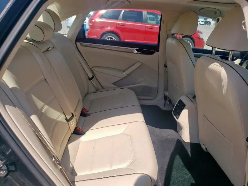 2017 VOLKSWAGEN PASSAT SE  