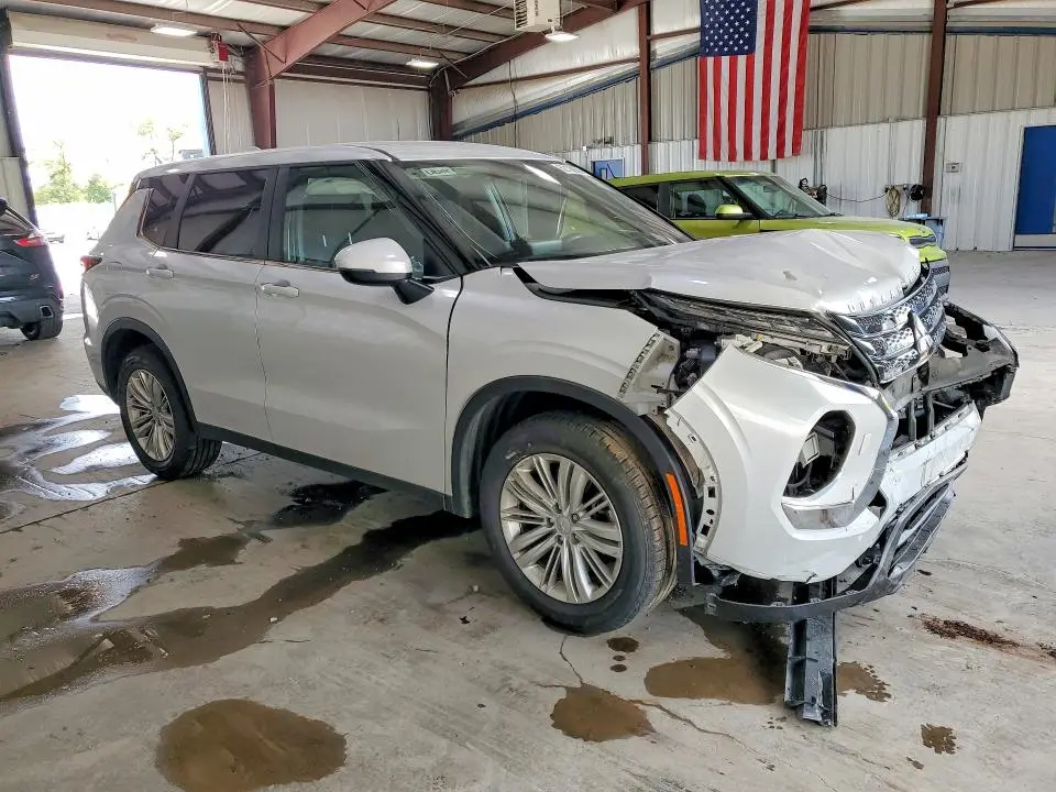 2024 MITSUBISHI OUTLANDER ES  