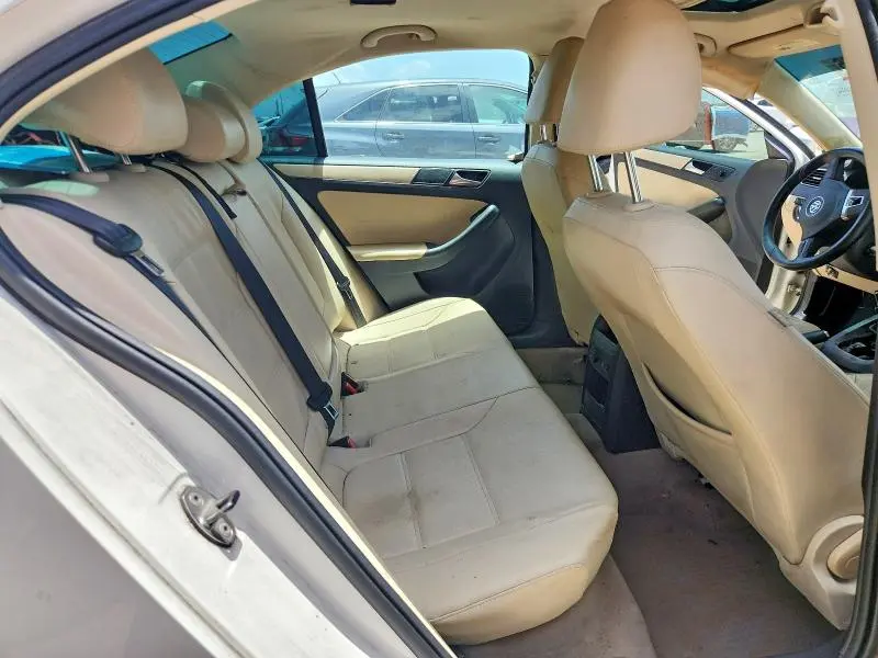 2011 VOLKSWAGEN JETTA SE  