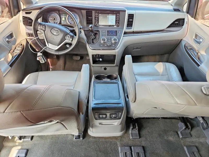 2018 TOYOTA SIENNA XLE 8-PASSENGER  